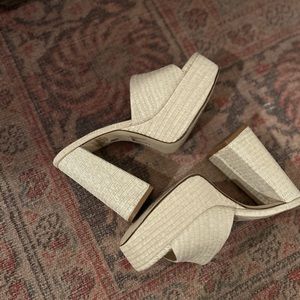 Larroude Dolly mule in natural raffia size 7.5 us